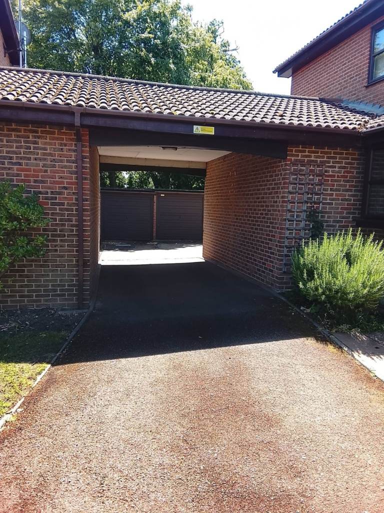 Garage for rent in Bexley for small classic cars or storage