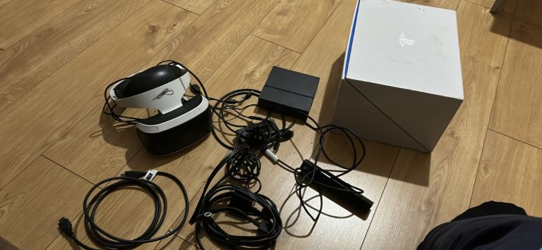 Ps4 vr - psvr - boxed with camera and all wires - complete set up 