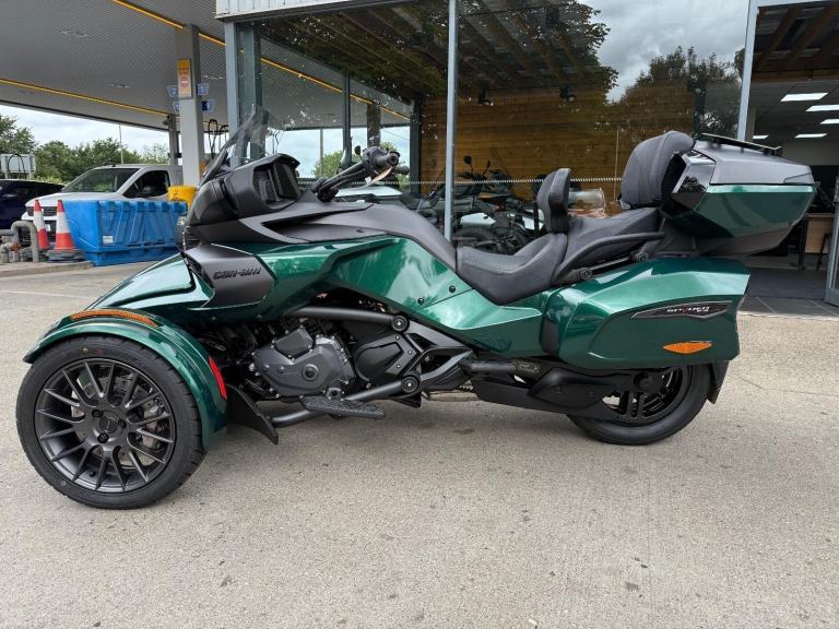 2025 Can-Am Spyder F3 Limited 1330cc 6 speed semiauto trike British Racing Green