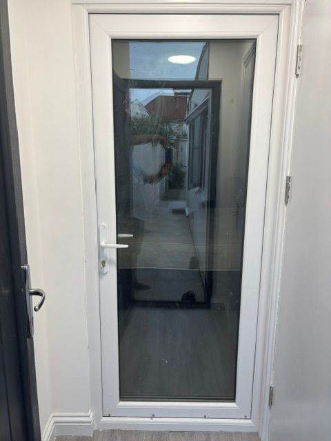 Studio Flat for Couple occupant to rent in Hounslow (Hanworth Road )