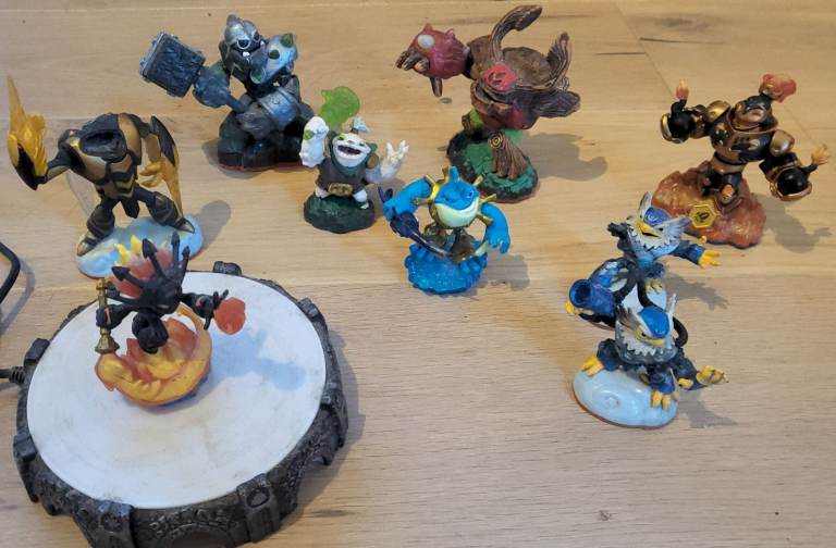 image for Skylanders portal and figures