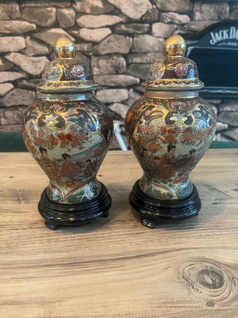 2 Vintage Beautiful japanese oriental Satsuma Vases with Lid