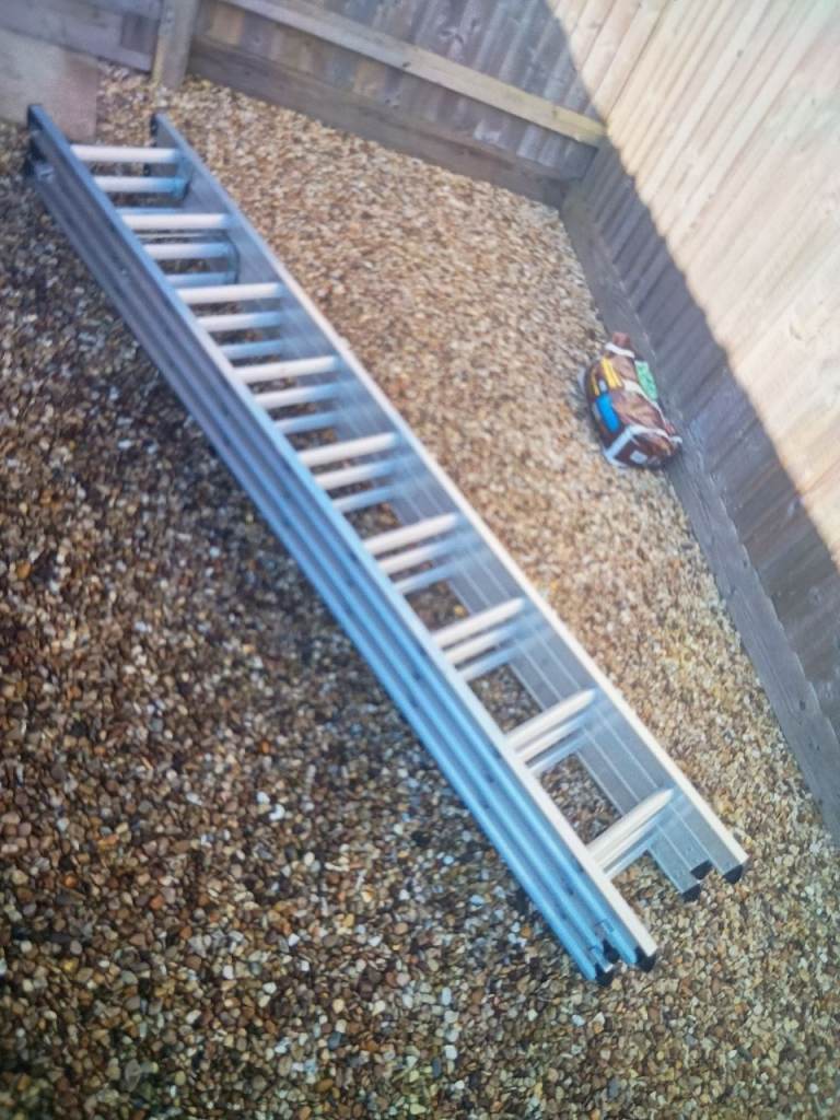 3x2m triple section ladder 4.7m