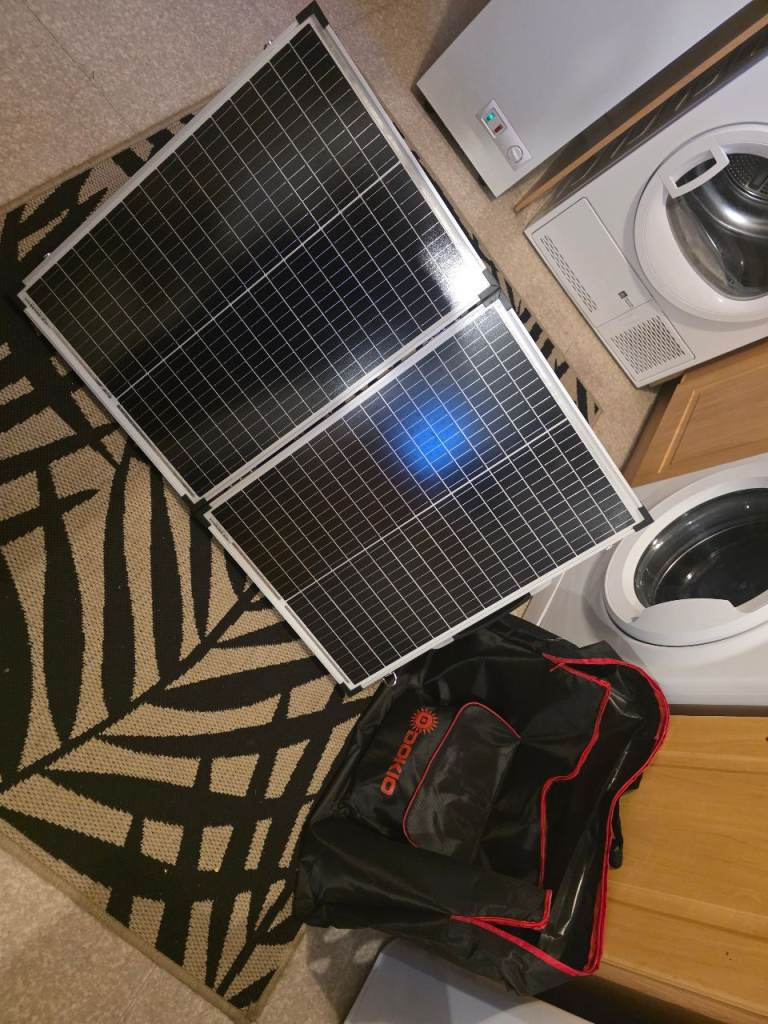 DOKIO Portable Folding Solar Panel Kit – Great Condition