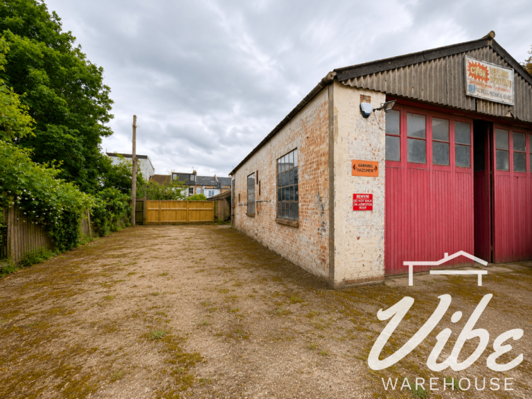 Commercial Warehouse to Rent at Friern Park, Finchley, N12