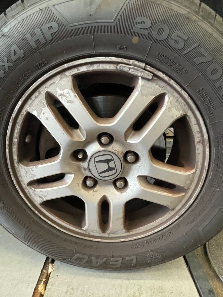 Honda CRV 2003 model wheel and tyre