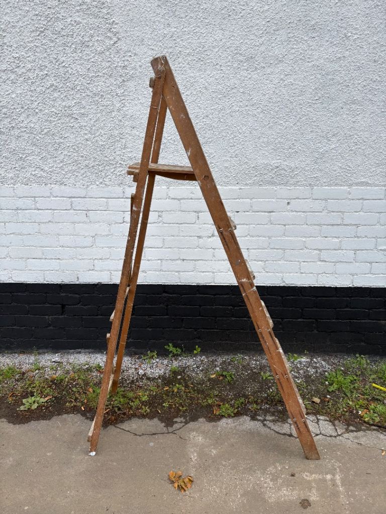 WOODEN TRADITIONAL STEP LADDERS 1400 TO PLATFORM  
