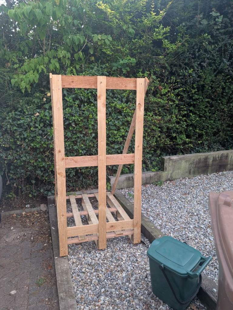 Free Wooden sign holder wedding / board / stand 