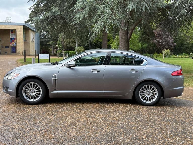 2010 Jaguar XF 3.0 XF Luxury V6 Auto 4dr Saloon Petrol Automatic