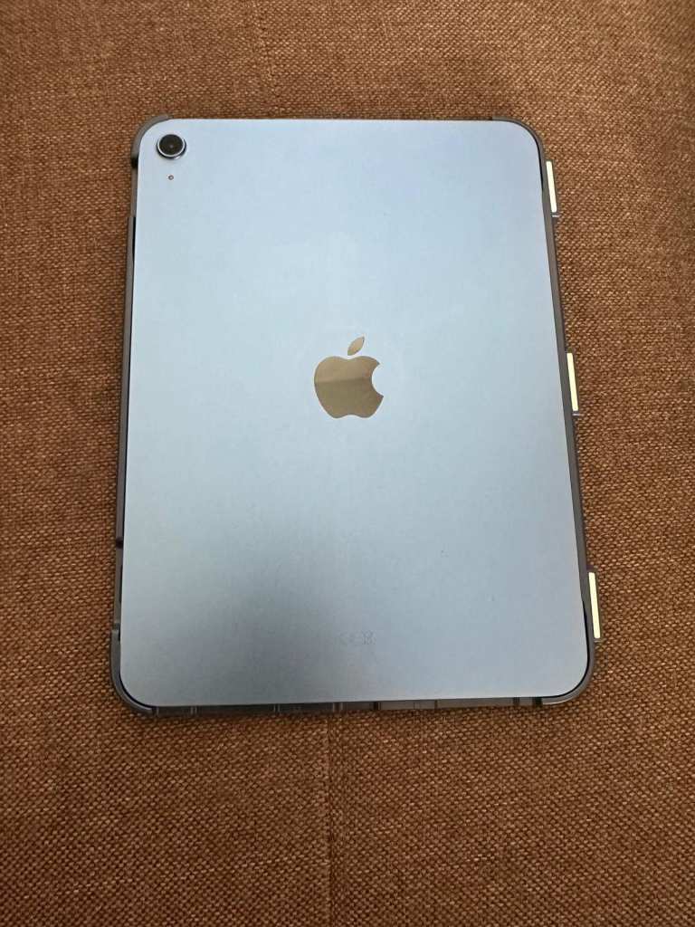 Apple iPad 11th Gen (2025) – 128GB – Blue – Excellent Condition