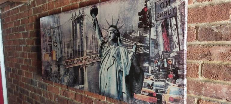 Large Statue of Liberty Canvas Wall Art – Good Condition