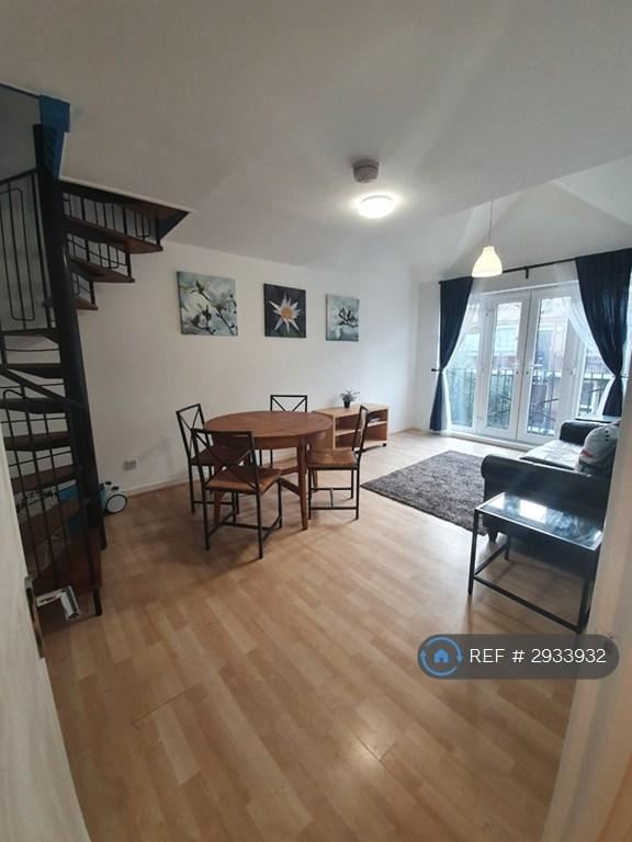 3 bedroom flat in London Bridge, London, SE1 (3 bed) (#2933932)