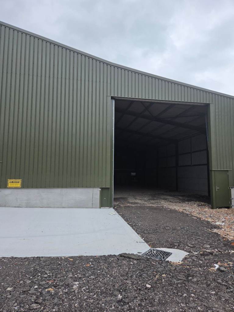 3,400 sq ft warehouse to let near Chelmsford