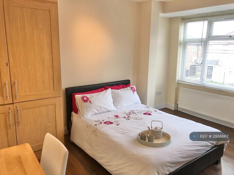 1 bedroom in Francis Road, Harrow, HA1 (#2956667)