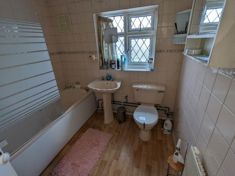 Bills Included, Single Room in a 3 Bed Flat,  Ideal for Green Park, Tesco Distribution Centre,