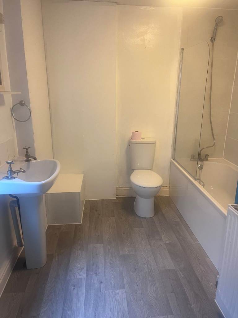 1 bed house MID-RENOVATION will be ready by end of May £725pcm