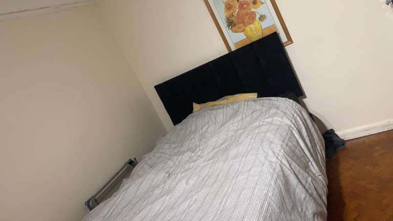 To rent a small double bedroom  in Mill Hill Broadway                                           