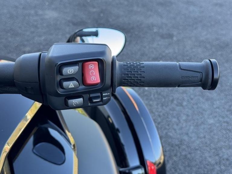 Can-Am Spyder F3 1330 S 1330 ACE 3-Wheel 