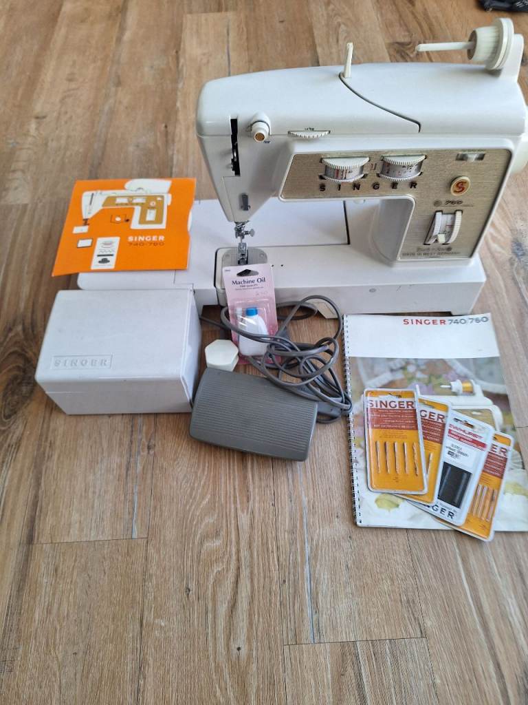 Singer 740/760 vintage sewing machine