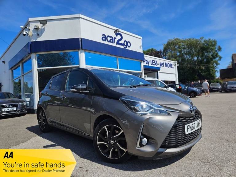 2017 Toyota Yaris 1.5 VVT-i Blue Bi-Tone Hatchback 5dr Petrol Manual Euro 6 (111 ps) Hatchback Pe...