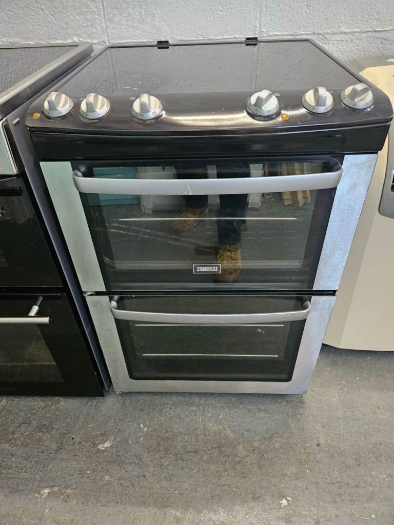 Zanussi Freestanding Double Oven Cooker – Silver, Good Condition