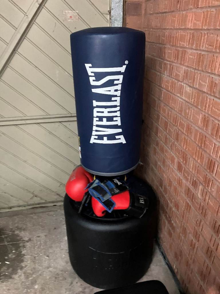 Everlast punch bag, height adjustable, based filled with 80-100kg of sand for stability.