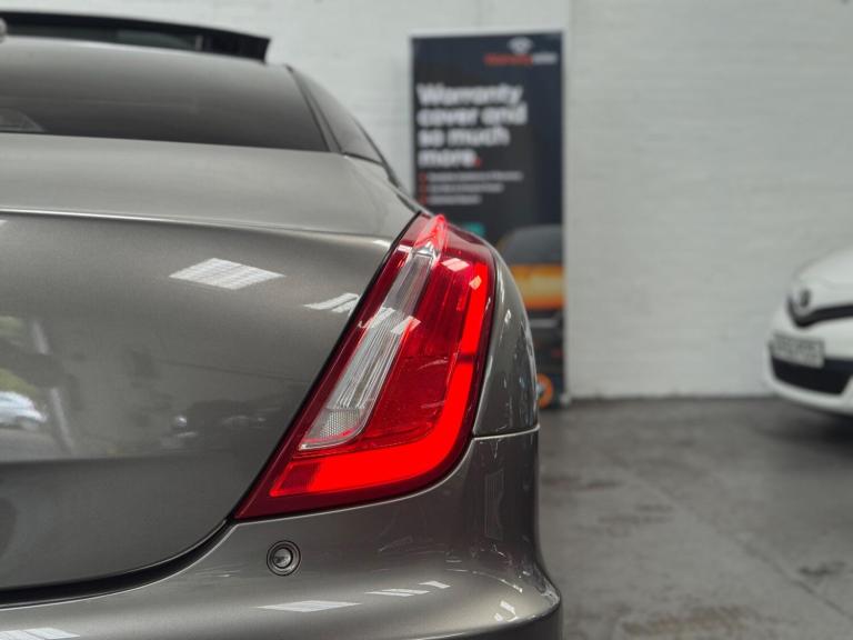 2017 Jaguar XJ 3.0d V6 Portfolio Auto Euro 6 (s/s) 4dr SALOON Diesel Automatic