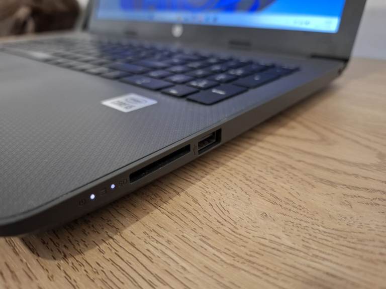 Fast HP Laptop (15.6" FHD / i5 / 8GB / 256GB)