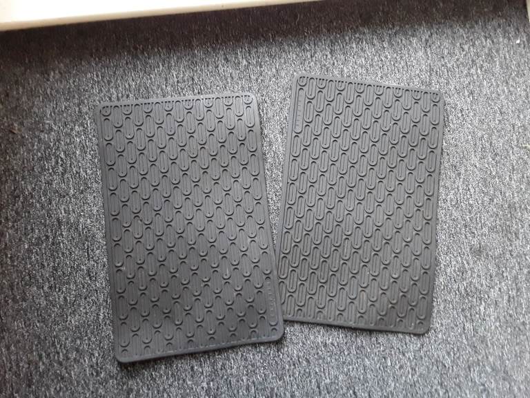 2 rubber matts