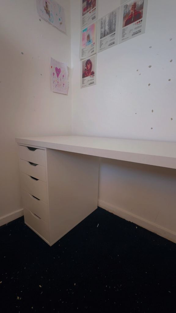 White Desk with Drawer Unit and swivel chair 