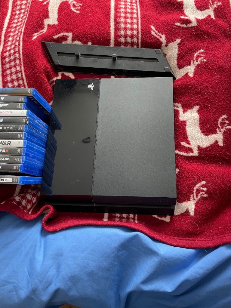 PS4 plus 12 games & 2 controllers 