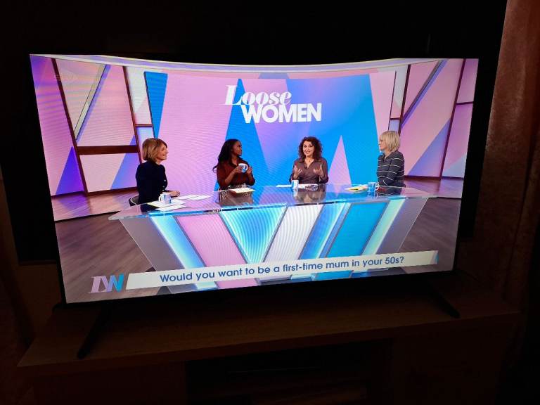 SHARP ROKU 40 INCH SMART TV (FREEVIEW PLAY/HD)