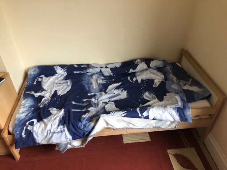 Toddler bed