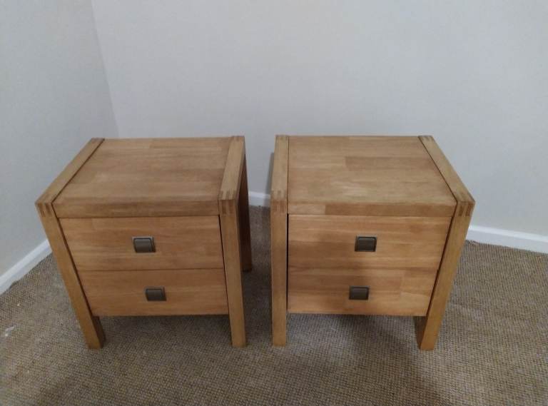 2 x oak bedside tables 48.5x38.5x53 cm H