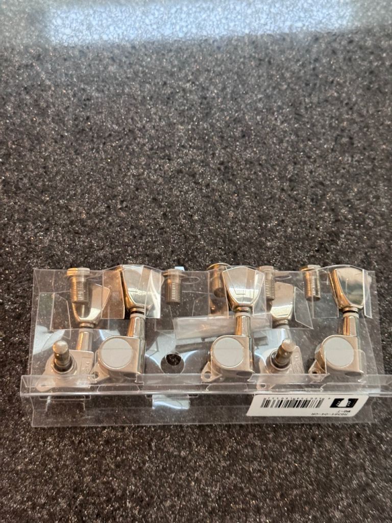 3 a side guitar tuners/machine heads
