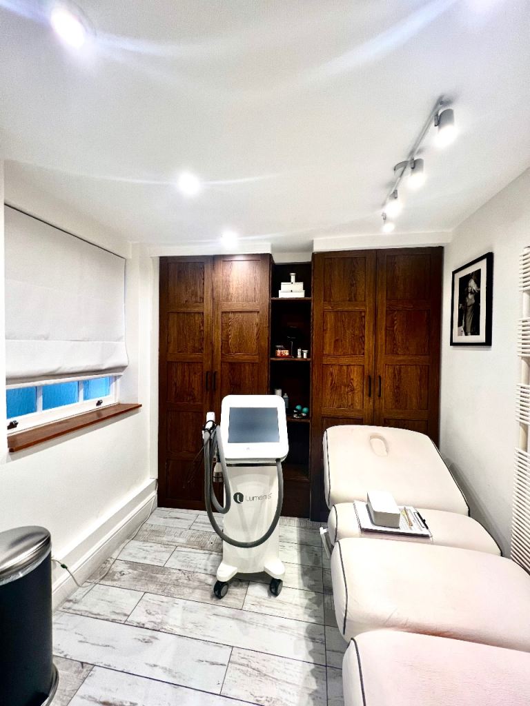  Beauty therapist room to rent 