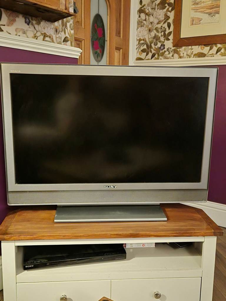 Sony Bravia 37inch TV with remote 
