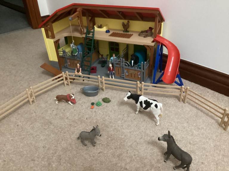 Schleich horse stable farm set used