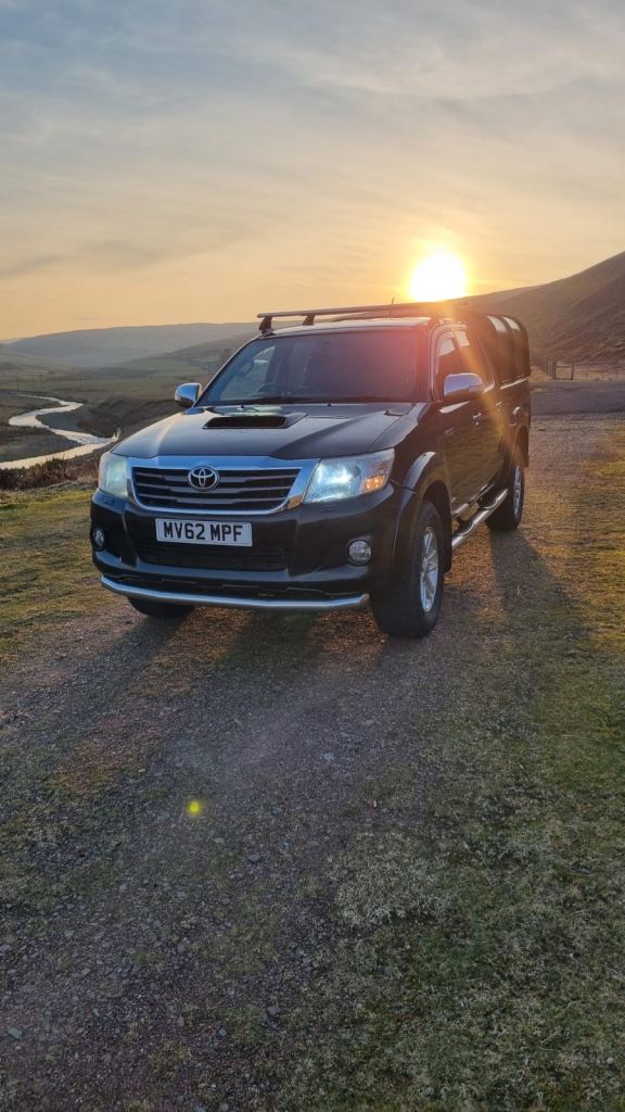 Toyota Hilux invincible - leather seats, 2012