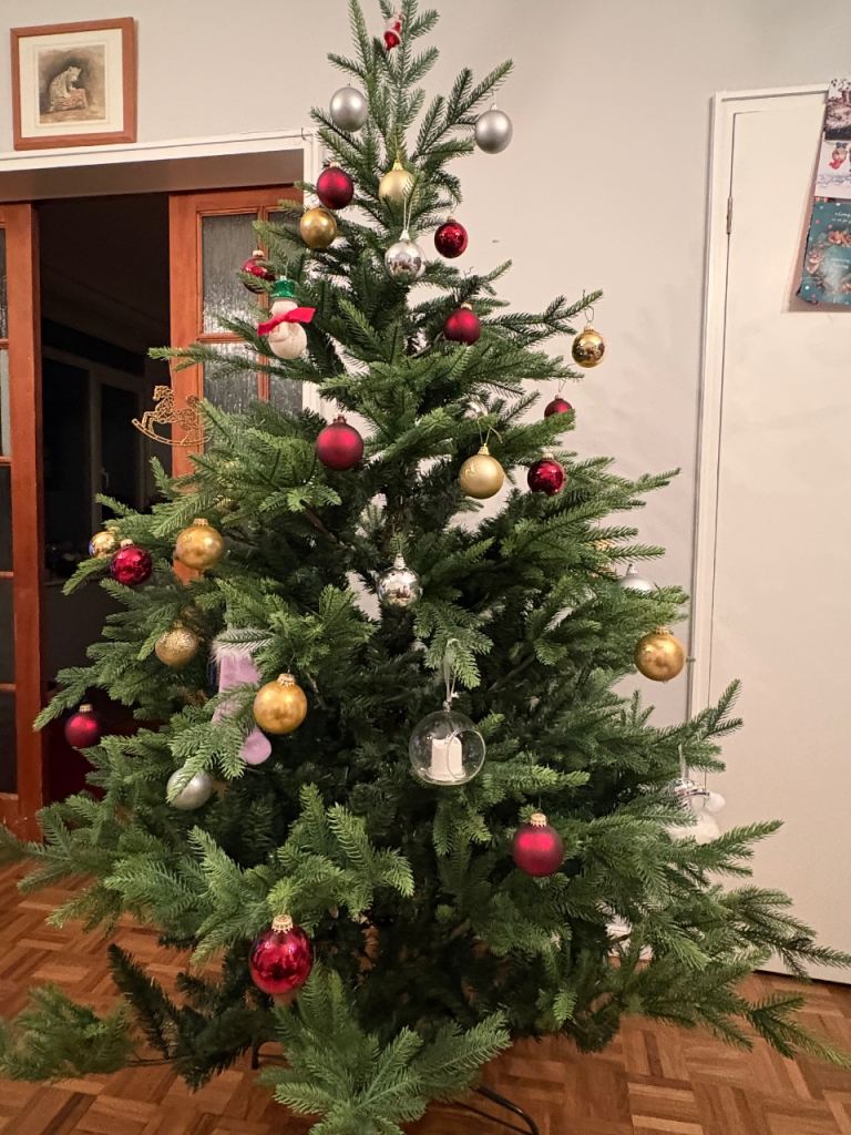 6.5ft Christmas Tree New including decorations. 