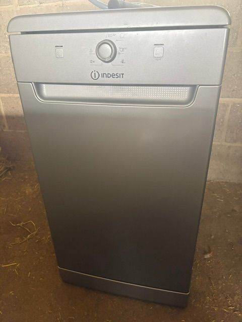 Indesit Freestanding SLIMLINE Dishwasher - Silver, Good Working Order 
