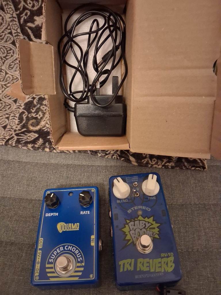 Reverb and chorus guitar effects pedals with power supply