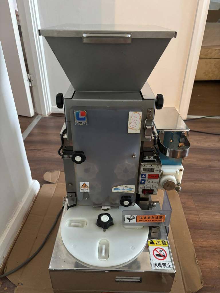 Commercial Nigiri Sushi Machine Working 