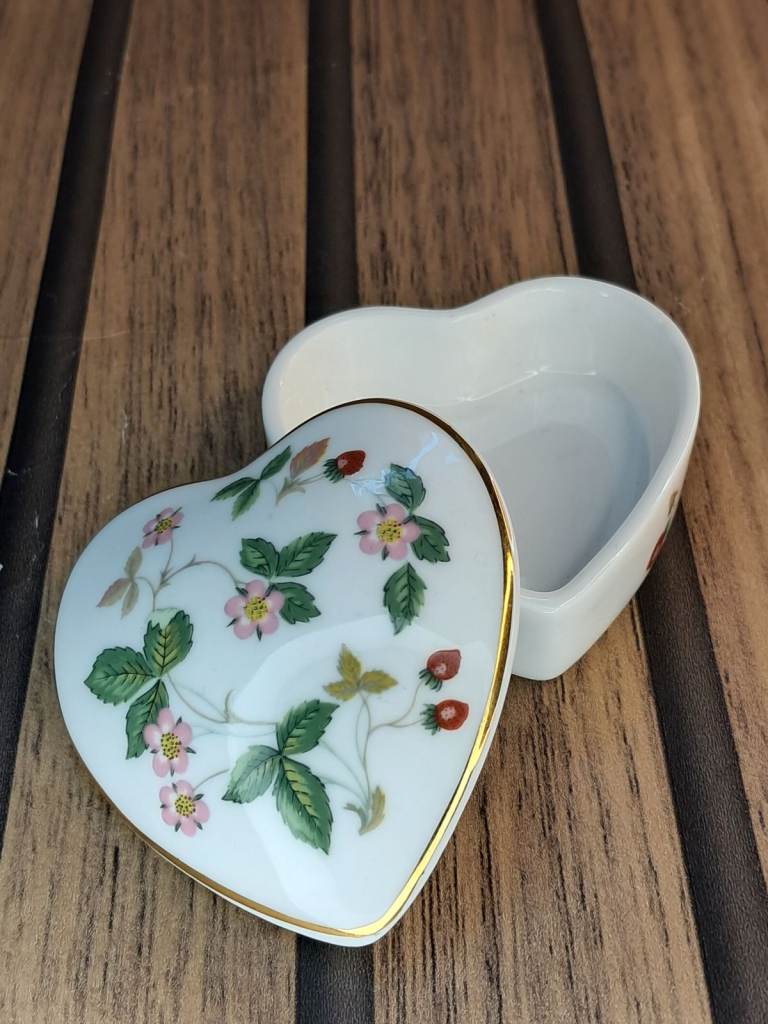 Vintage Wedgwood Wild Strawberry Heart Shaped Trinket Box. As seen. 