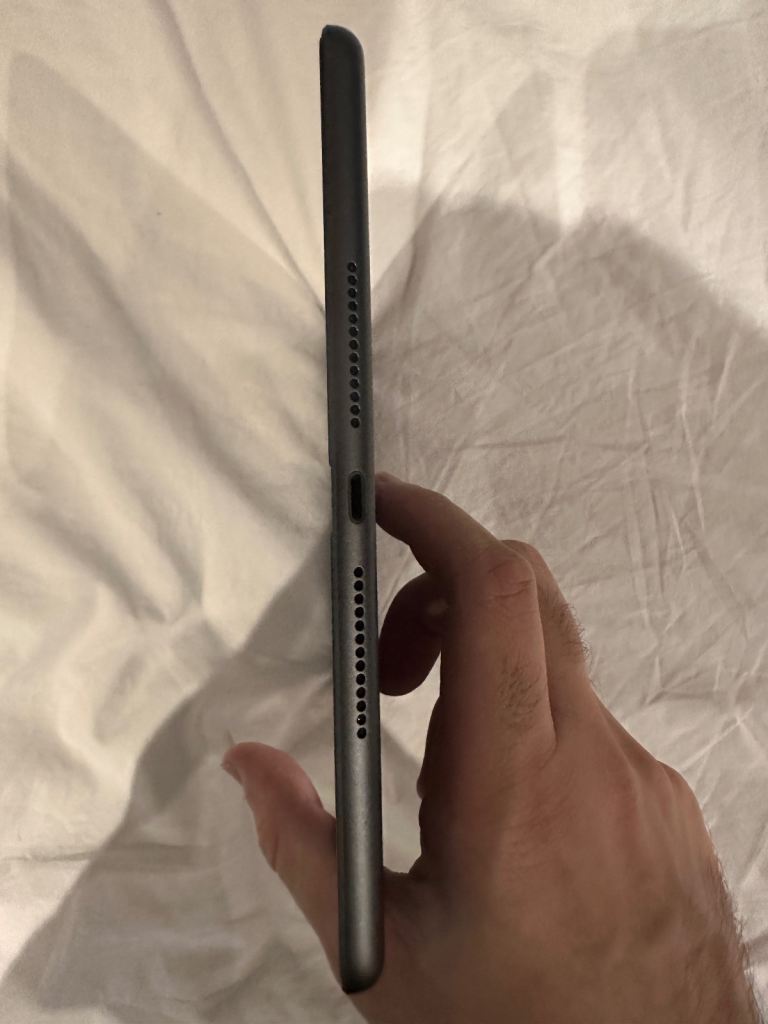 iPad, 8th gen, wifi, 128gb, ios26 
