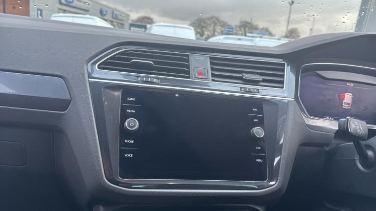 2018 Volkswagen Tiguan 2.0 TDi 150 R-Line 5dr Diesel Estate Estate Diesel Manual