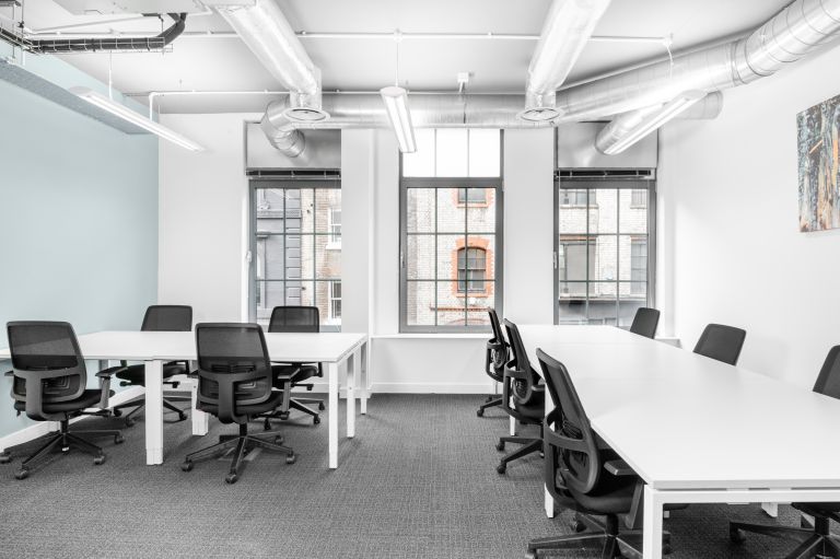 London - EC1V1NR \ Shared Office Space for Rent