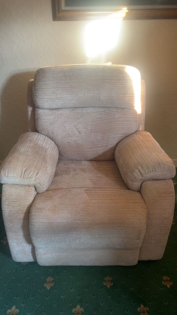 Cream Electric Recliner Chair with USB port