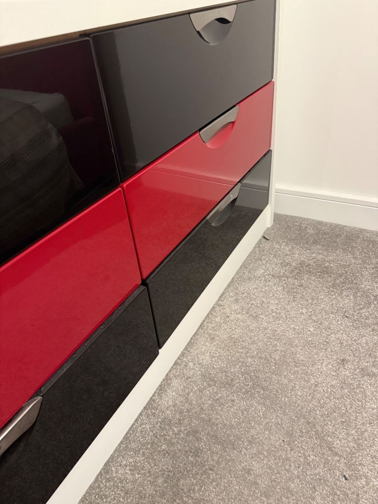 image for Chest of drawers and 2 side drawers 