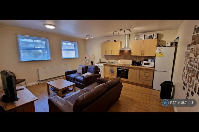 2 bedroom flat in Bennett Road, Leeds, LS6 (2 bed) (#2871448)